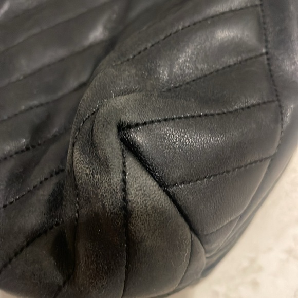 Tory Burch Kira Chevron Tote Bag in Black Quilted Lambskin - Picture 14 of 16